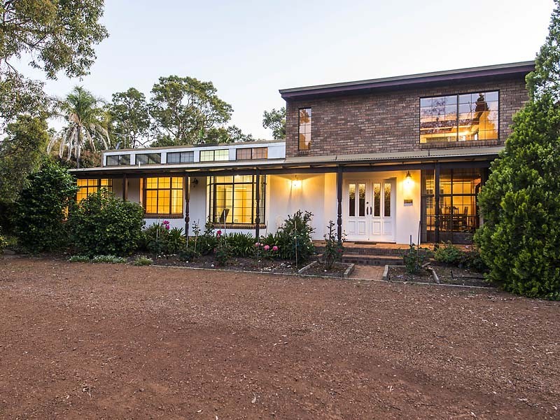 8 Kylie Road, Roleystone WA 6111