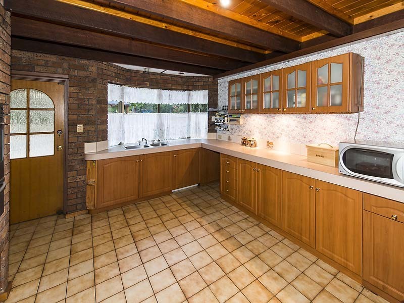 8 Kylie Road, Roleystone WA 6111