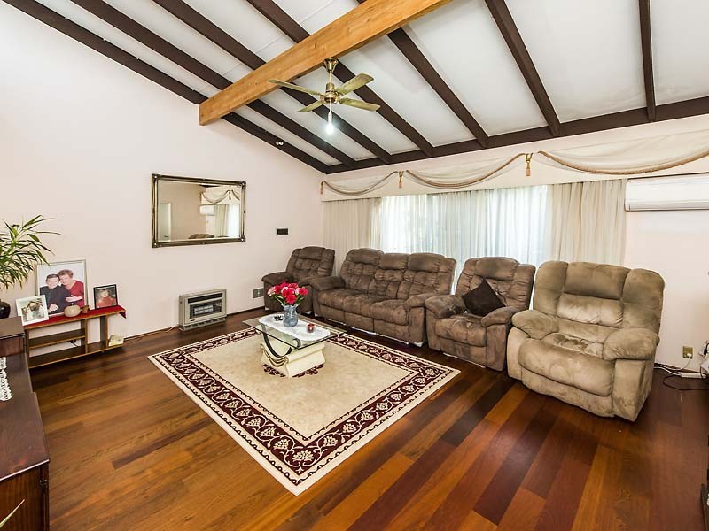 8 Kylie Road, Roleystone WA 6111