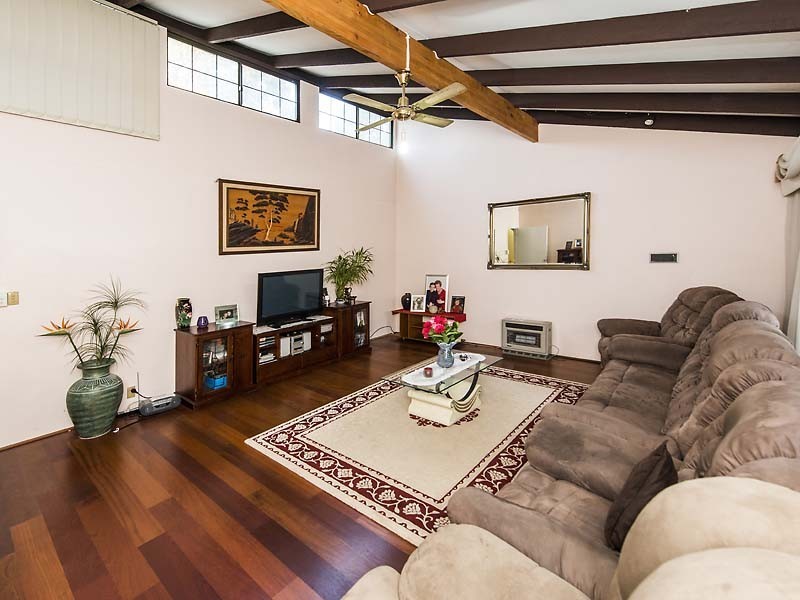 8 Kylie Road, Roleystone WA 6111