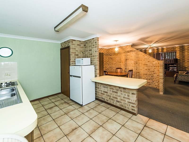 8 Kylie Road, Roleystone WA 6111