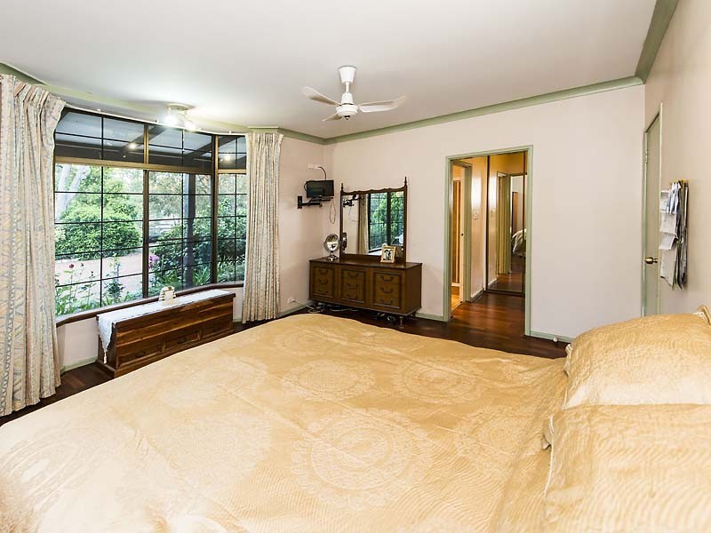 8 Kylie Road, Roleystone WA 6111