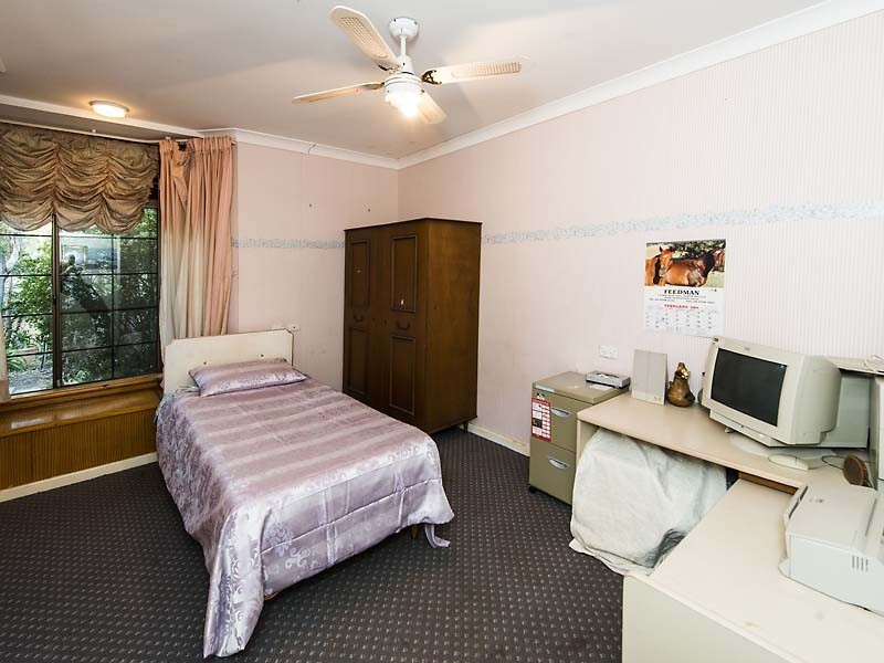 8 Kylie Road, Roleystone WA 6111