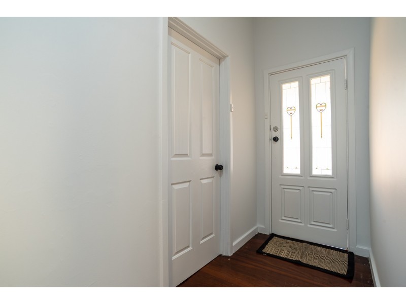 26 Redcliffe Street, East Cannington WA 6107