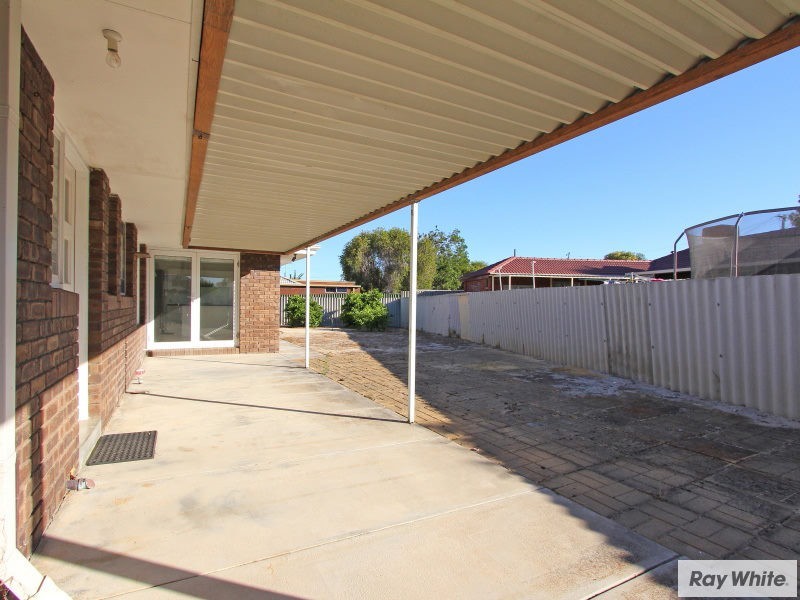 11 Lind Court, Langford WA 6147