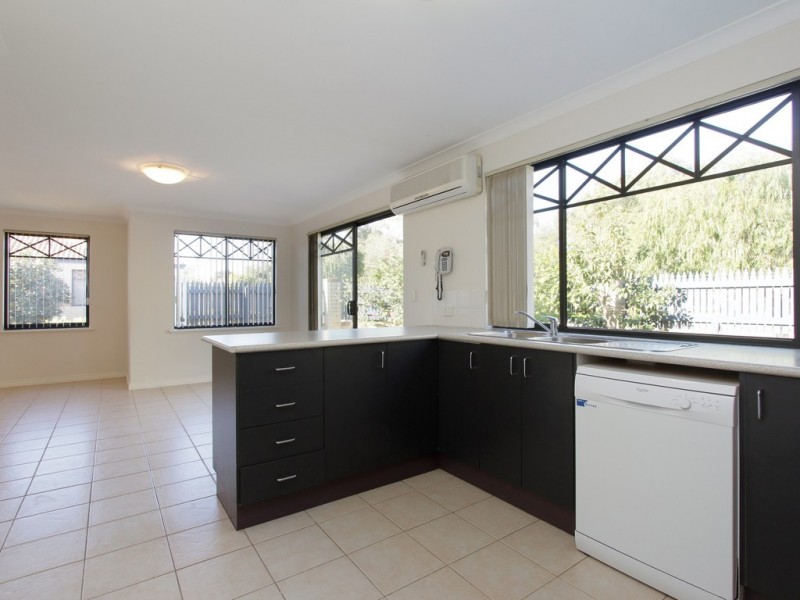 1/194 Hamilton Street, Queens Park WA 6107