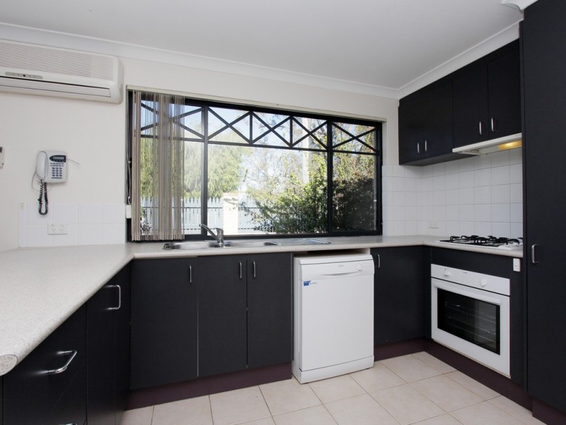 1/194 Hamilton Street, Queens Park WA 6107