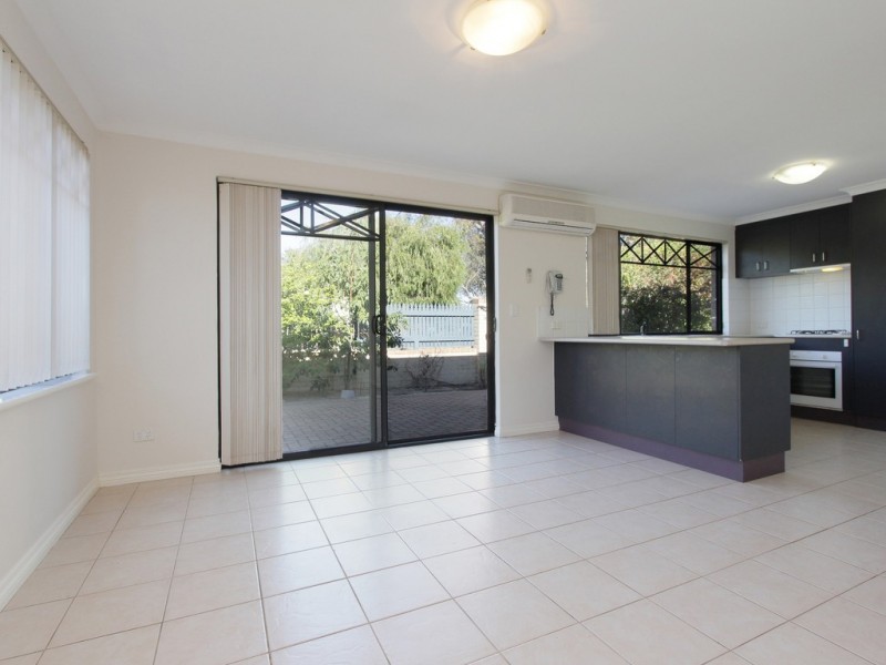 1/194 Hamilton Street, Queens Park WA 6107