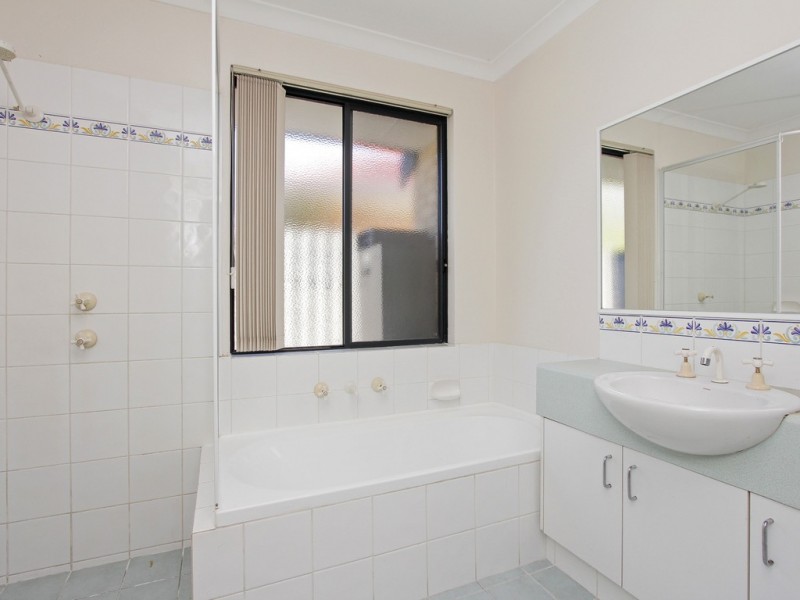 1/194 Hamilton Street, Queens Park WA 6107