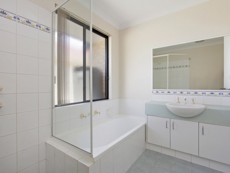 1/194 Hamilton Street, Queens Park WA 6107