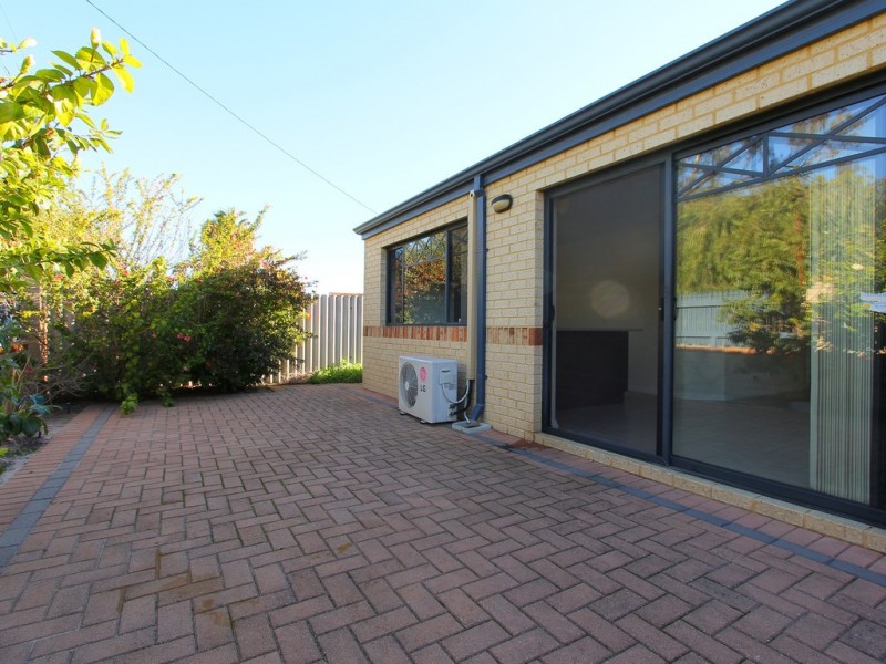 1/194 Hamilton Street, Queens Park WA 6107