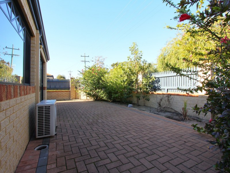 1/194 Hamilton Street, Queens Park WA 6107