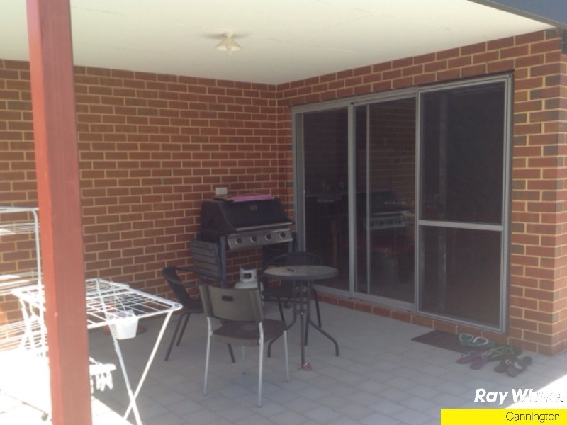 21 Serisier Parkway, Queens Park WA 6107