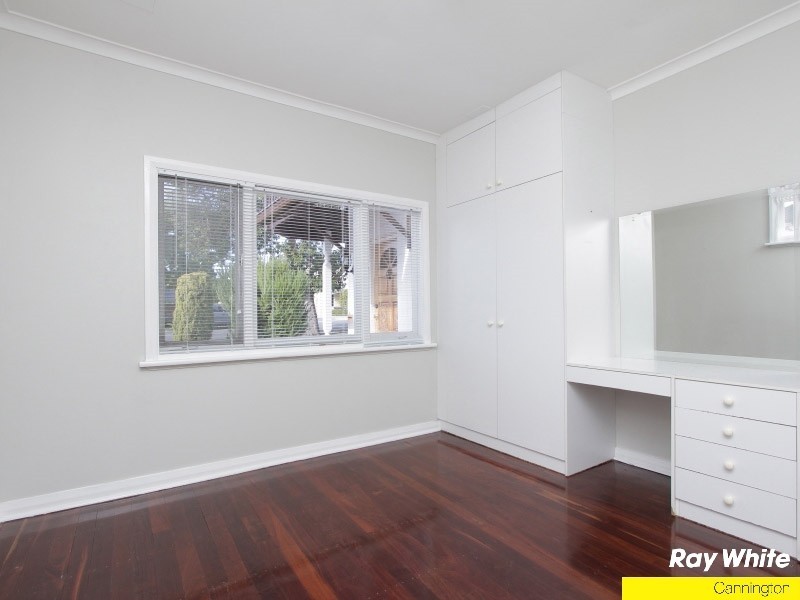 25 Second Avenue, Rossmoyne WA 6148