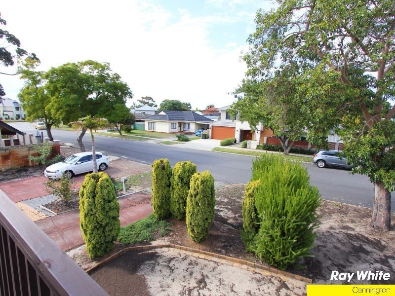 25 Second Avenue, Rossmoyne WA 6148