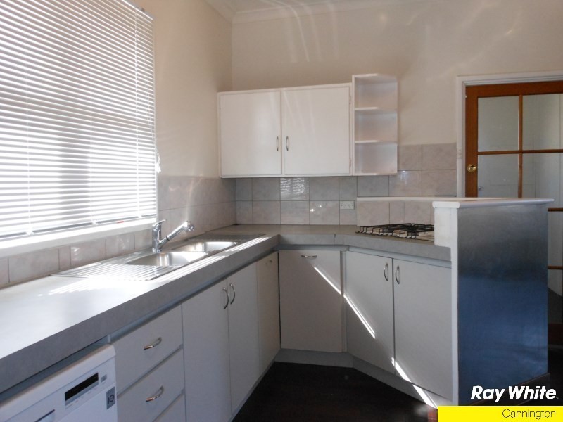 5 Ball Place, Queens Park WA 6107