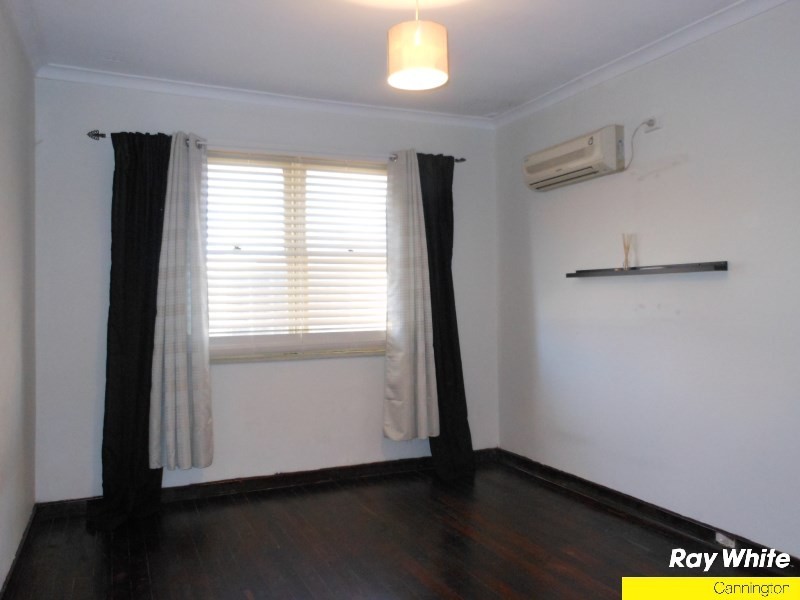 5 Ball Place, Queens Park WA 6107