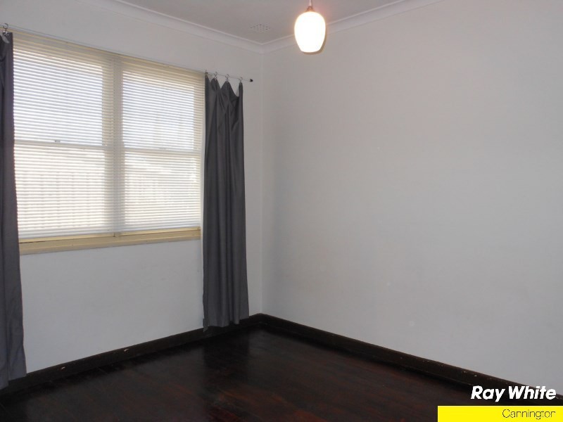 5 Ball Place, Queens Park WA 6107