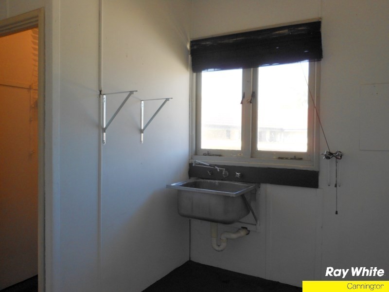 5 Ball Place, Queens Park WA 6107