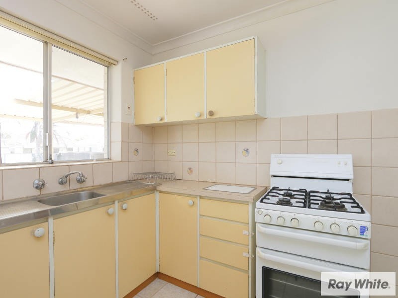 29 Longhurst Way, Queens Park WA 6107