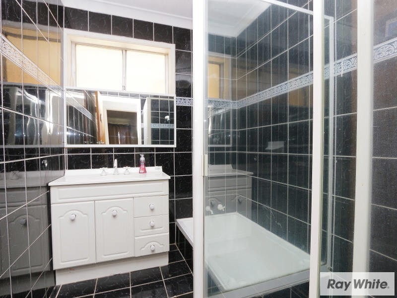 29 Longhurst Way, Queens Park WA 6107