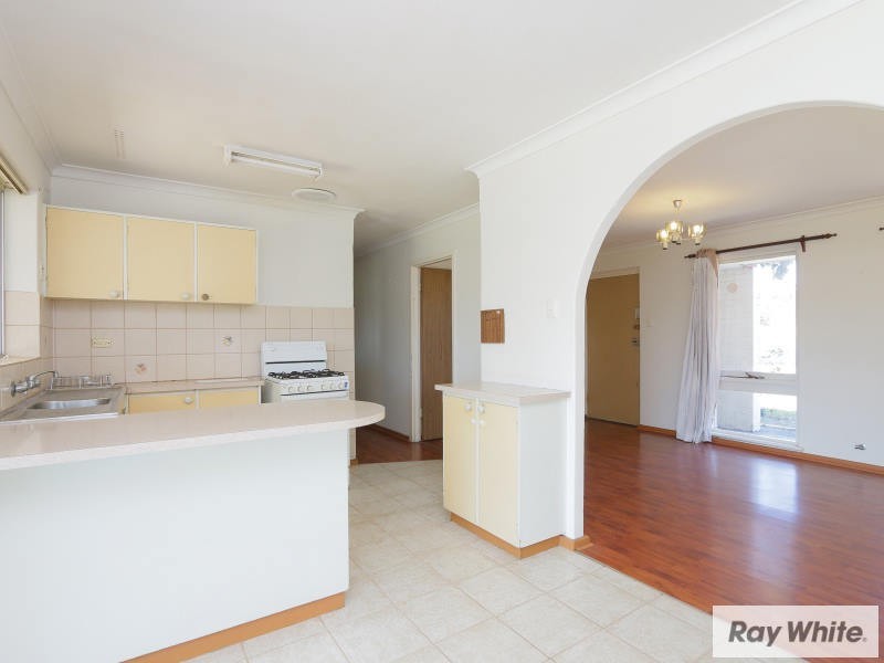 29 Longhurst Way, Queens Park WA 6107