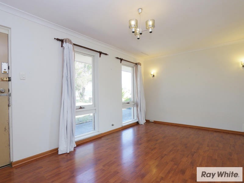 29 Longhurst Way, Queens Park WA 6107