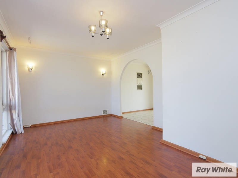 29 Longhurst Way, Queens Park WA 6107