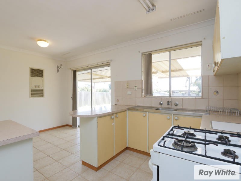 29 Longhurst Way, Queens Park WA 6107