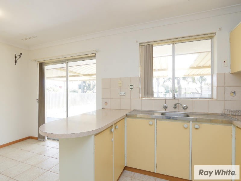 29 Longhurst Way, Queens Park WA 6107