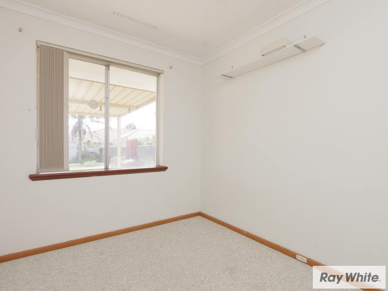 29 Longhurst Way, Queens Park WA 6107