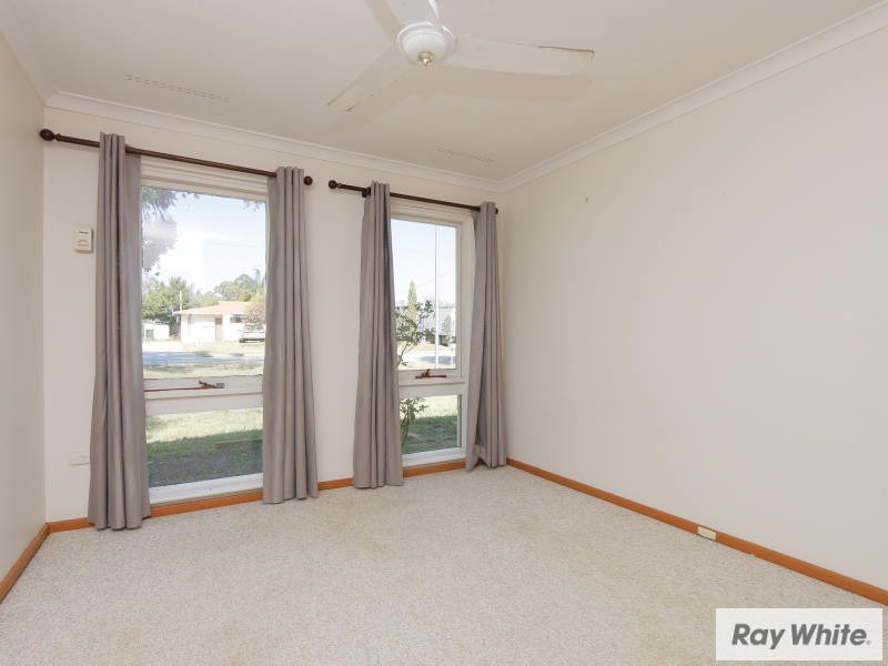 29 Longhurst Way, Queens Park WA 6107