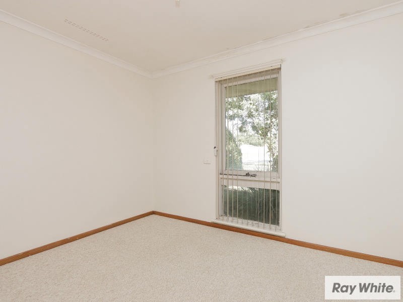 29 Longhurst Way, Queens Park WA 6107