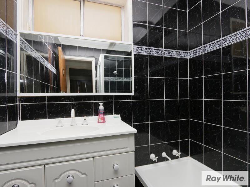 29 Longhurst Way, Queens Park WA 6107