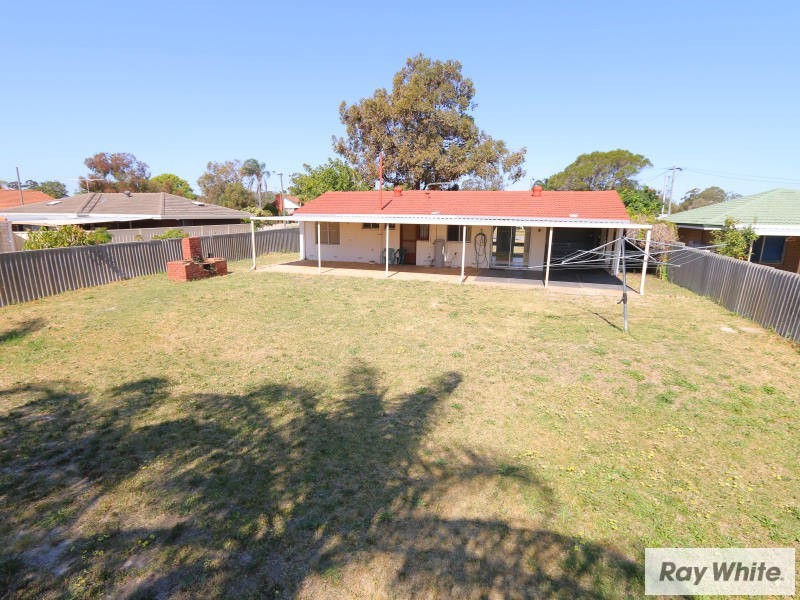 29 Longhurst Way, Queens Park WA 6107