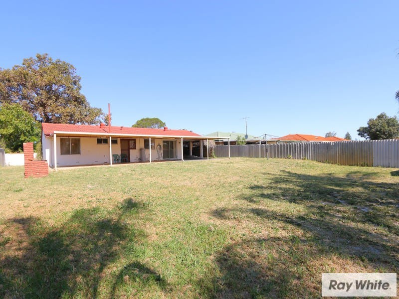 29 Longhurst Way, Queens Park WA 6107