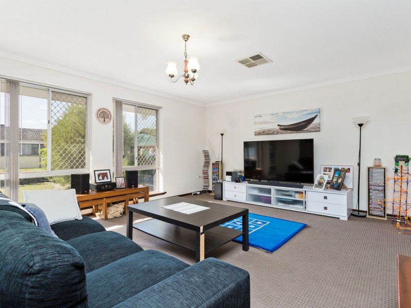 19 Walton Street, Queens Park WA 6107