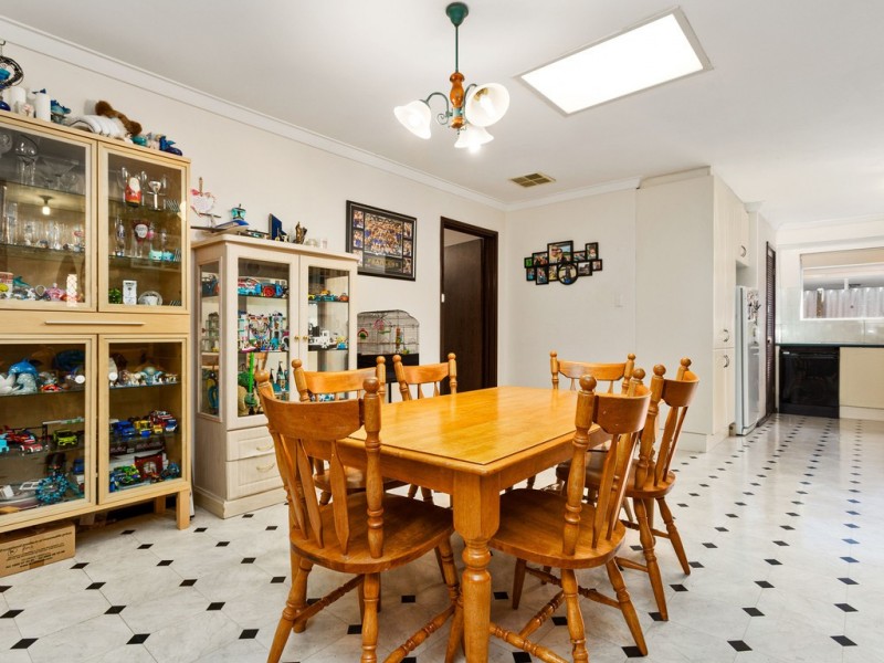 19 Walton Street, Queens Park WA 6107