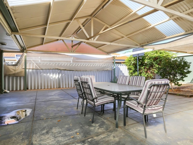 19 Walton Street, Queens Park WA 6107