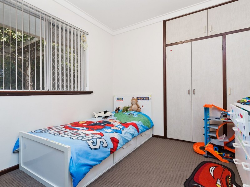 19 Walton Street, Queens Park WA 6107