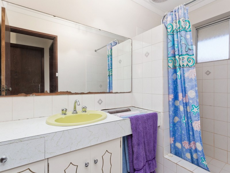 19 Walton Street, Queens Park WA 6107