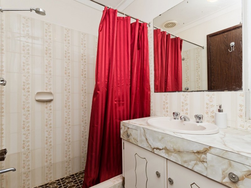 19 Walton Street, Queens Park WA 6107