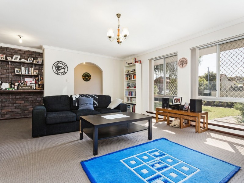 19 Walton Street, Queens Park WA 6107