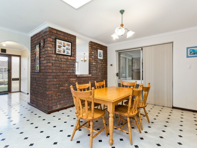 19 Walton Street, Queens Park WA 6107