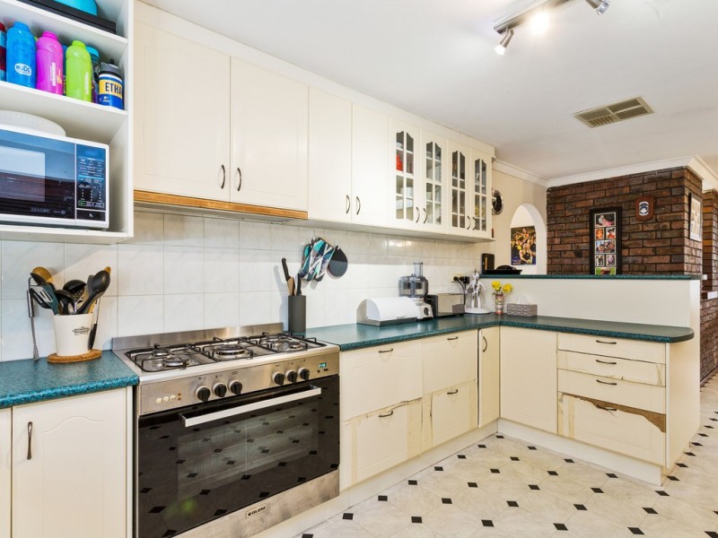 19 Walton Street, Queens Park WA 6107