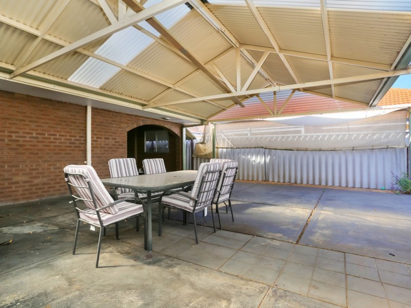 19 Walton Street, Queens Park WA 6107