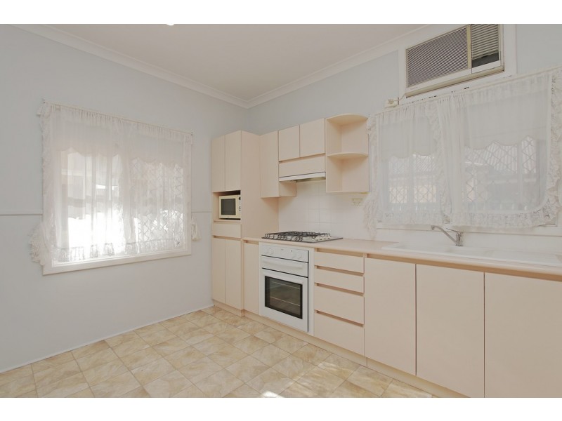 3 Bagoda Street, Queens Park WA 6107