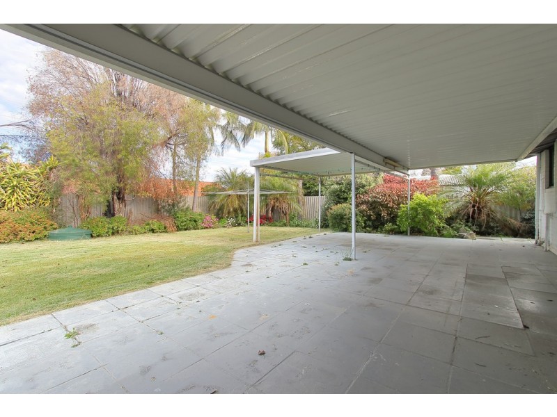 3 Bagoda Street, Queens Park WA 6107