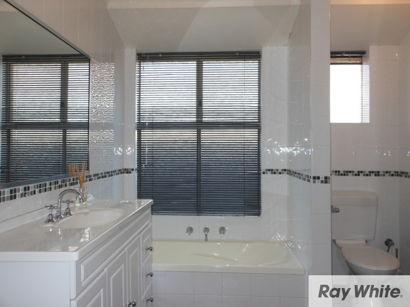 252 Wharf Street, Queens Park WA 6107