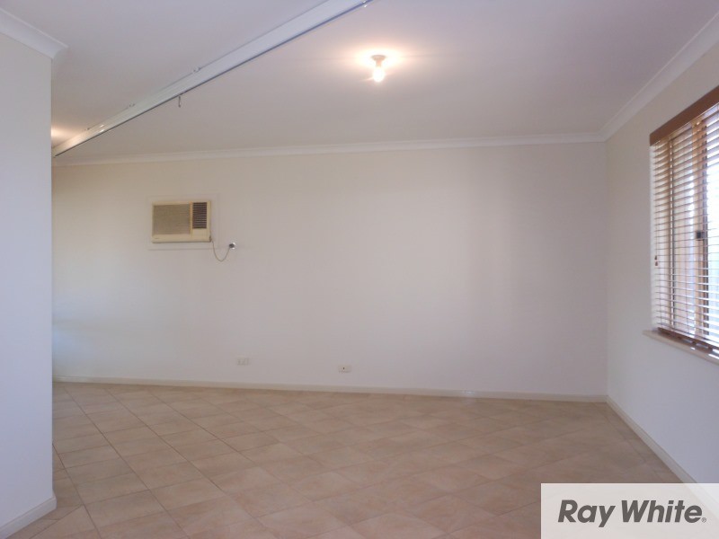 252 Wharf Street, Queens Park WA 6107